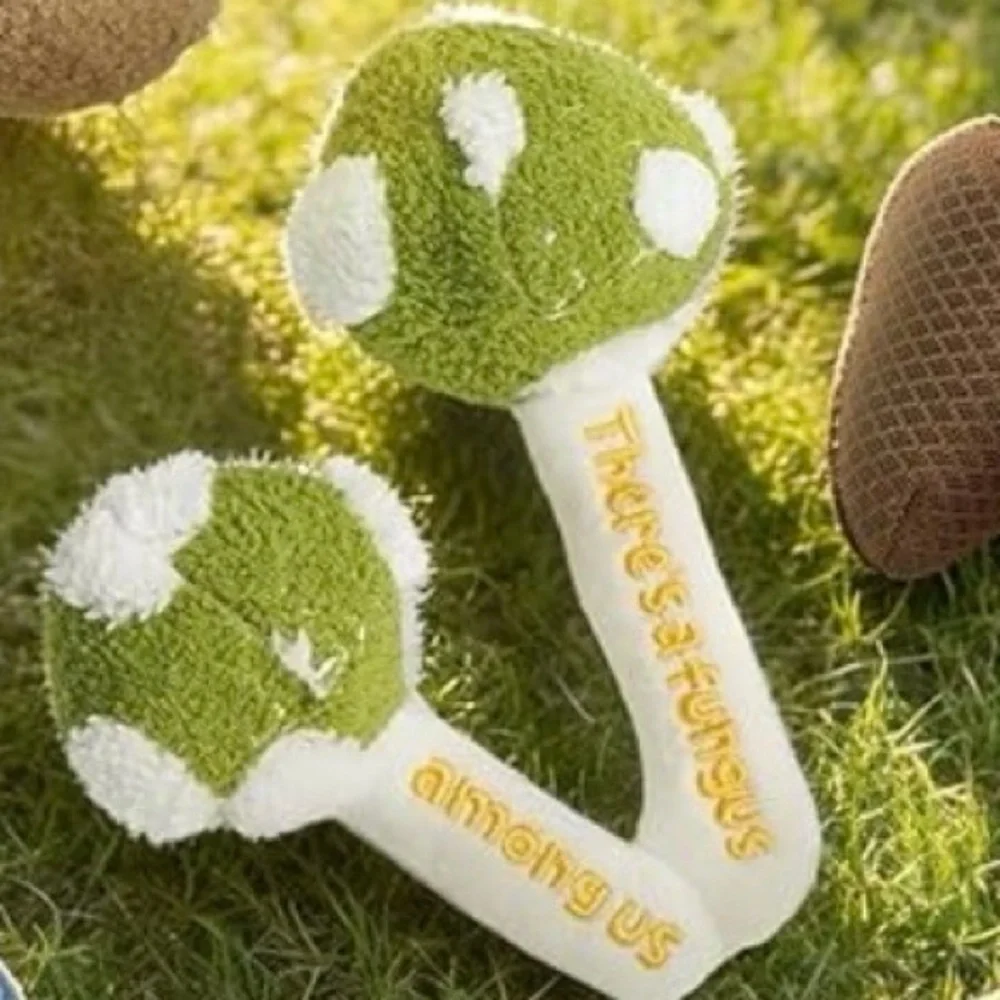 Mushroom Catnip Cat Toys, Catnip & Silvervine Chew Toy, Green Amanita Mushroom